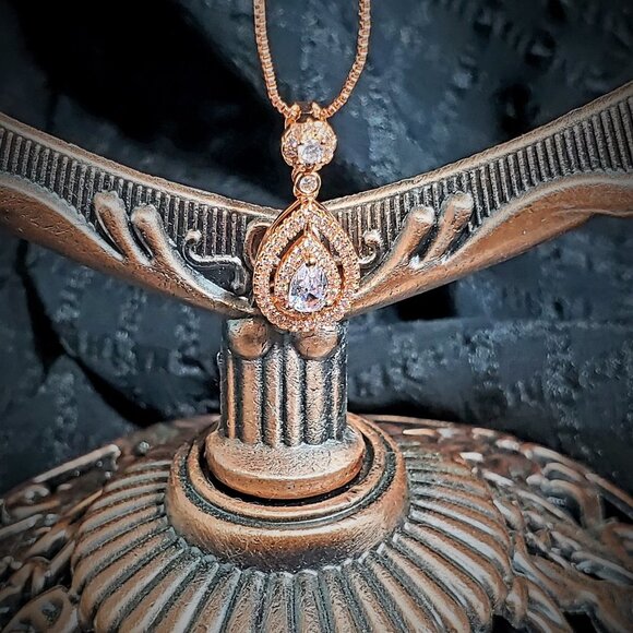 18K Rose Gold & VVSI 2k Diamond & Topaz Necklace - Tear Drop Diamond Color D - Picture 1 of 11